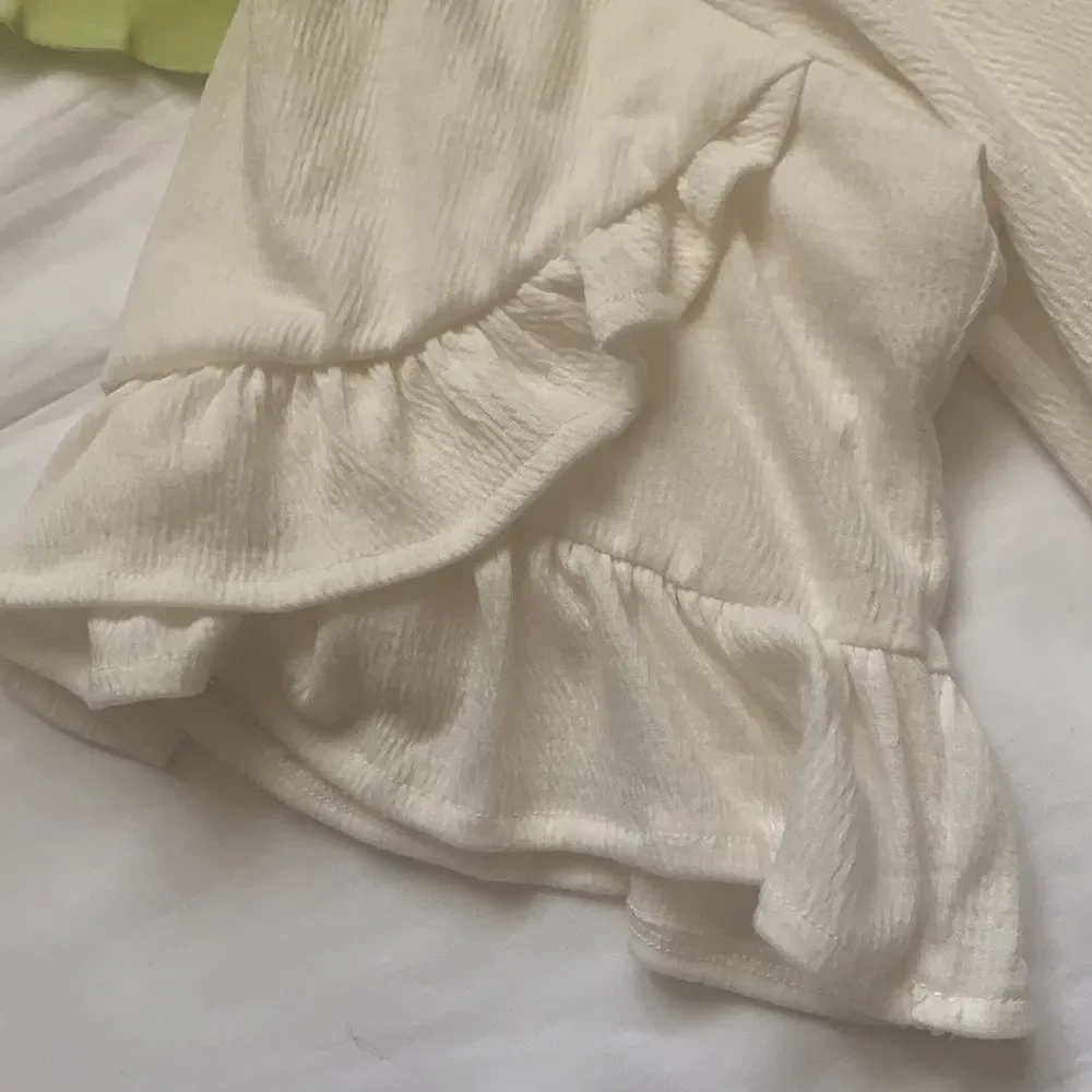 𝅺🌟LOVE Scarlett Split Hem Ruffle Sleeves Top🌟 - Picture 10 of 12